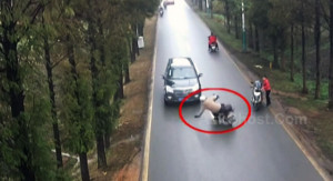 Helmet-saves-motorcyclist-life-in-nasty-crash-thumb