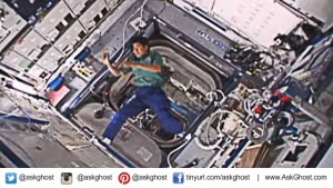 an-astronaut-threw-a-boomerang-while-visiting-the-International-Space-Station-and-it-returned-to-him-even-in-the-absence-of-gravity